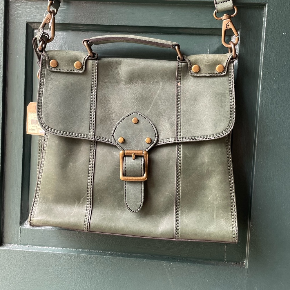 NWT Fossil Spruce Green Leather VRV Flap Purse w/ dust bag